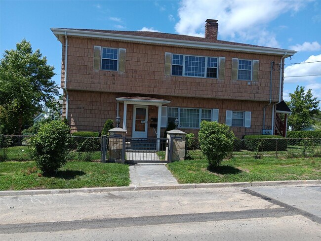 Primary Photo - 2 Hillcrest Ave