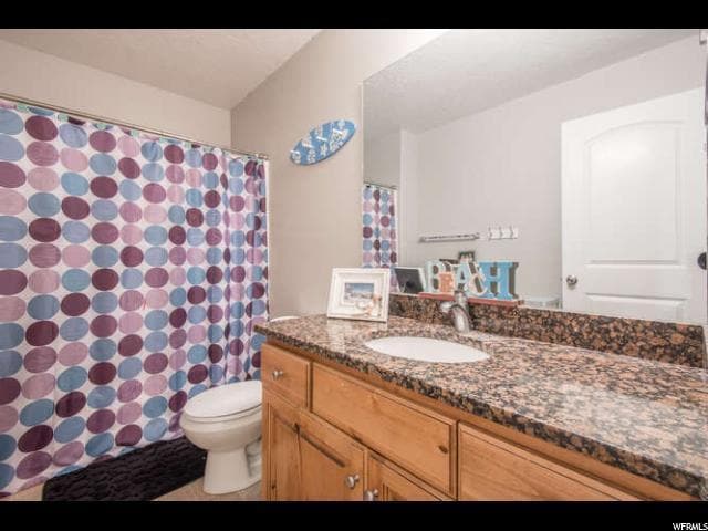 Building Photo - Lovely Townhome Conveniently Located Near ...