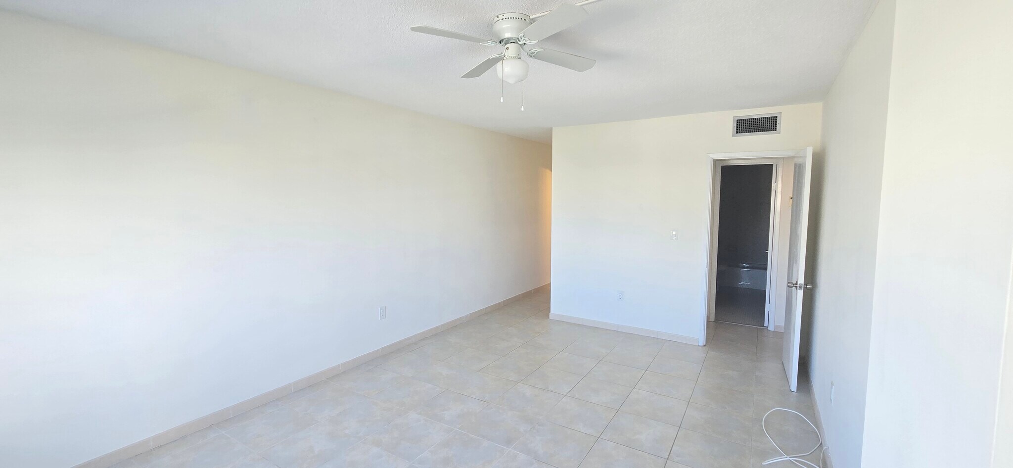 Building Photo - 400 Kings Point Dr