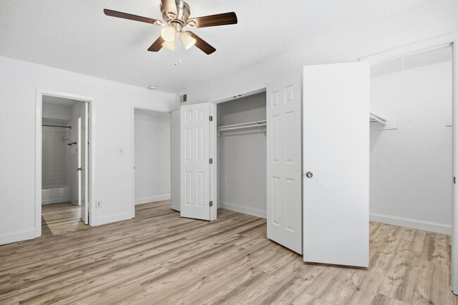 Building Photo - 2729 Hurstview Dr