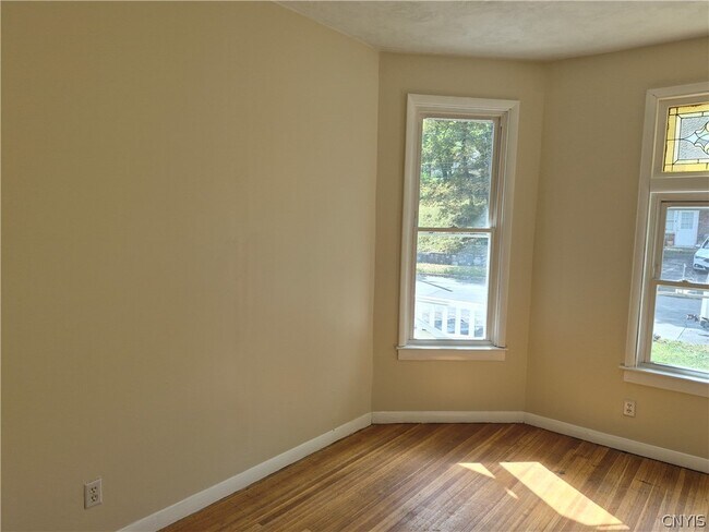 Building Photo - 406 Laforte Ave