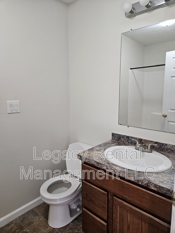 Building Photo - 109 Debbie Dr