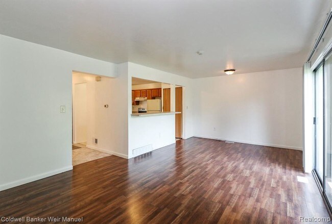 Building Photo - 44543 Savery Dr