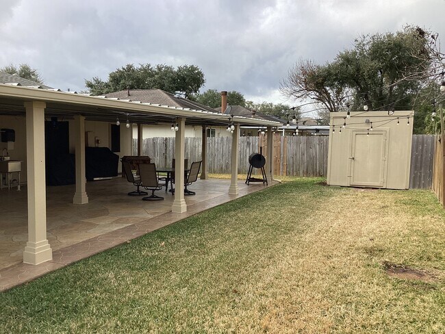 Building Photo - 17046 Clan MacIntosh Dr