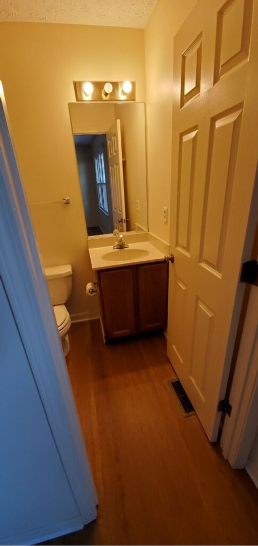 Building Photo - 3 Bedroom, 2 Bathroom in Lexington!