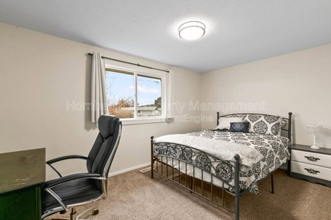 Building Photo - 4510 N Sommer St