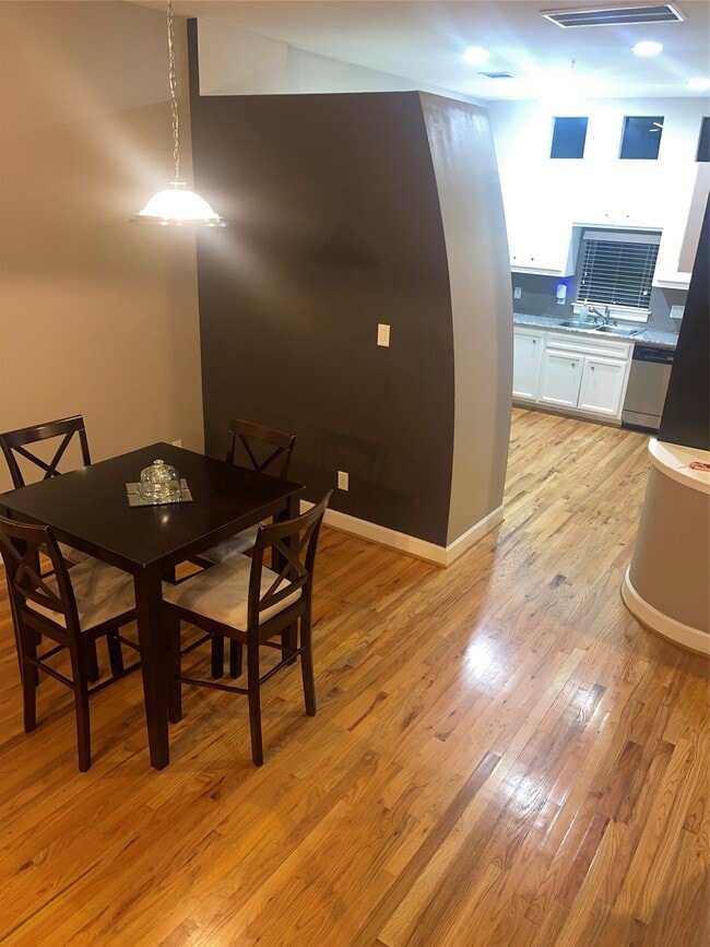 Building Photo - 7650 Springhill St