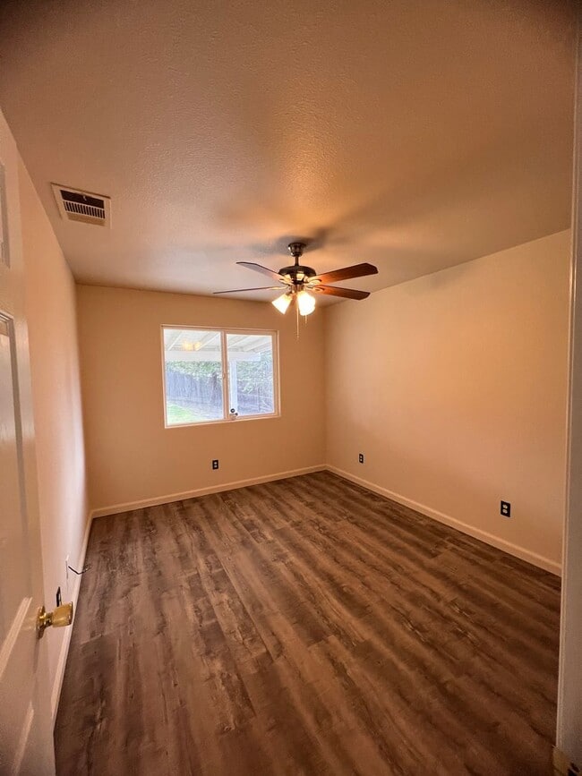 Building Photo - 1294 Dalton St