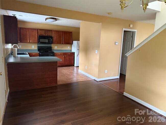 Building Photo - 3327 Buckvalley Dr