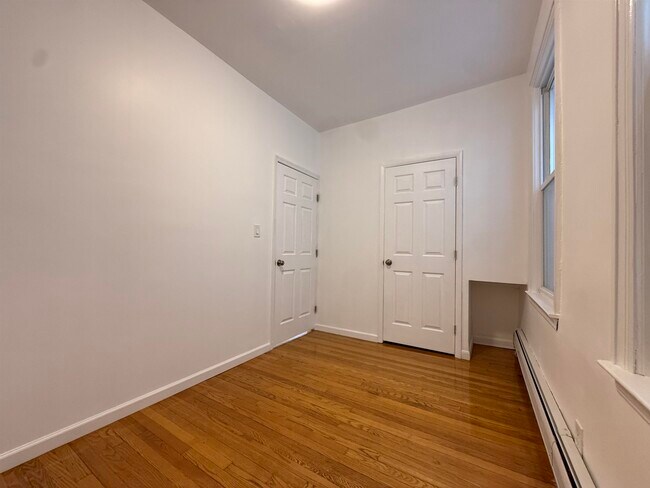 Building Photo - 136 W 31st St