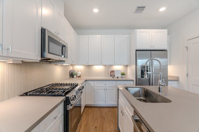 Building Photo - 7613 Victory Reserve St