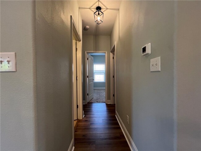 Building Photo - 9923 Summer Woods Cir N