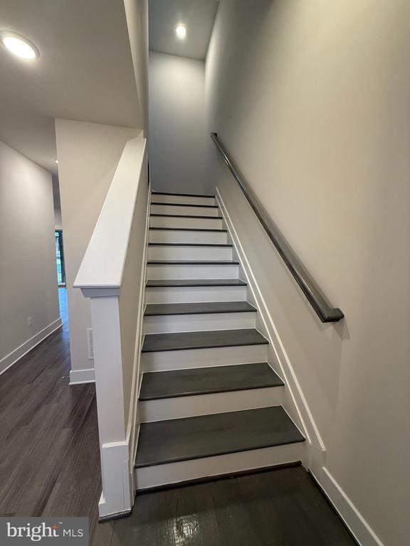 Building Photo - 253 Armenian Oak Dr