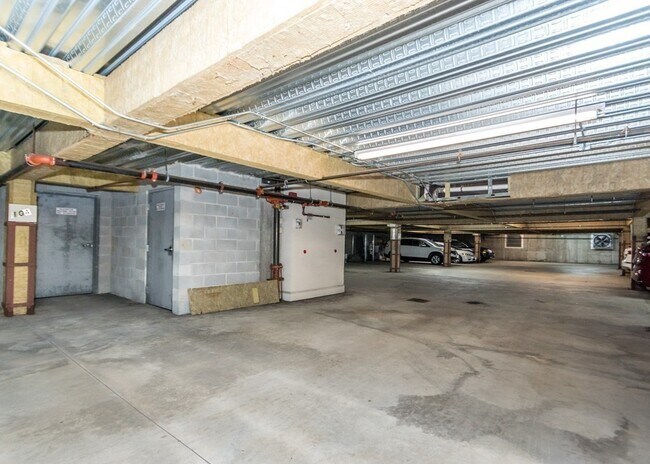Building Photo - 255 Winter St