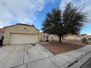 Building Photo - Move-In Ready Single Story with New Flooring!