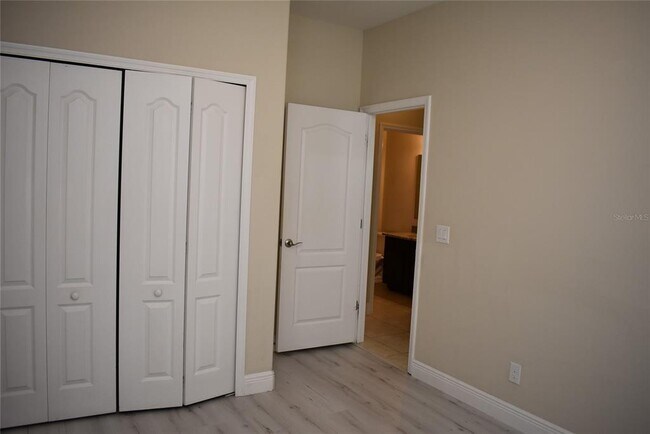 Building Photo - 5060 Creekside Park Ave