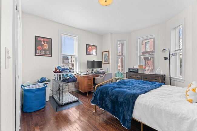 Building Photo - 6 W Cottage St