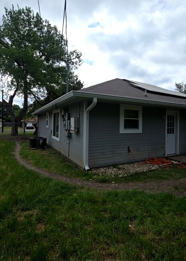 Building Photo - 2507 Schwertner Dr