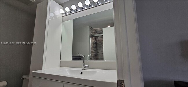 Building Photo - 1844 Salerno Cir