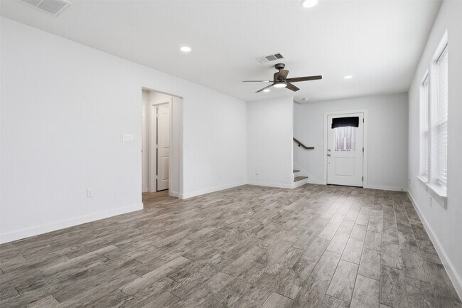 Building Photo - 10103 Goldcrest St