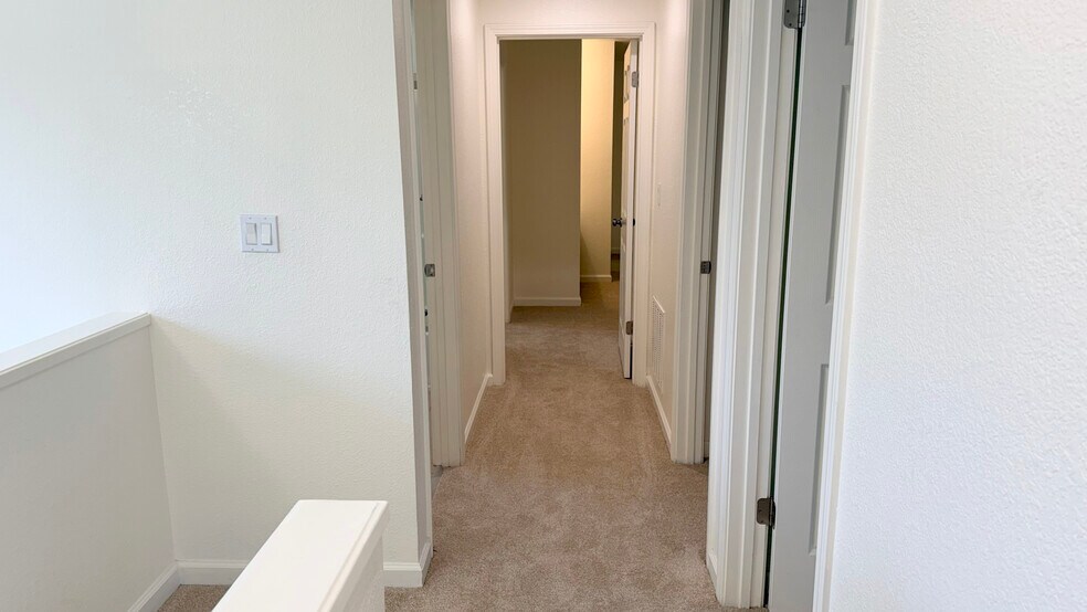 Building Photo - 1013 Woodside Rd