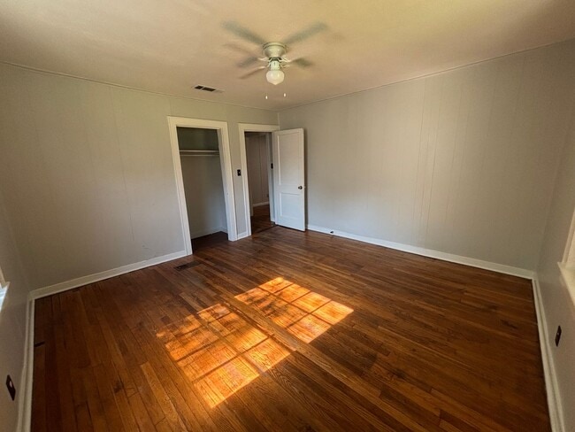 Building Photo - Remodeled!
