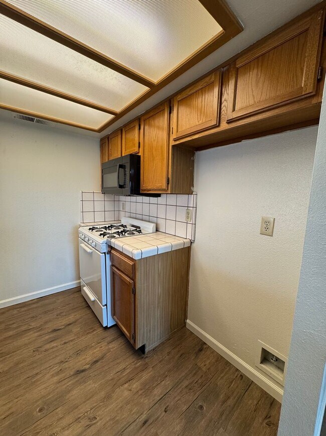 Building Photo - 3230