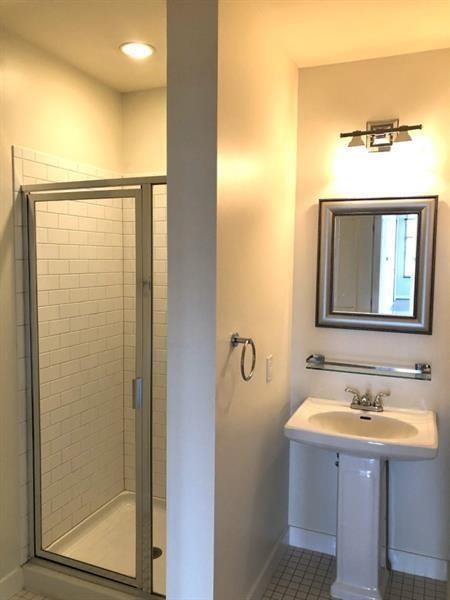 Building Photo - 565 Peachtree St NE