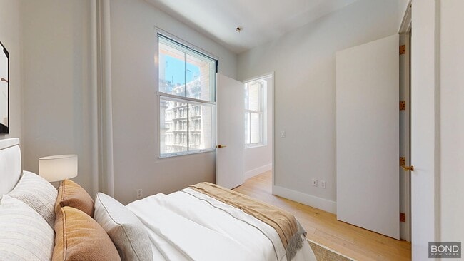 Building Photo - 452 Broome St