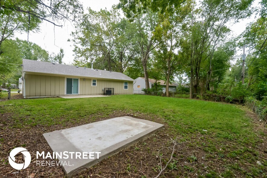 Building Photo - 11304 Crystal Ave