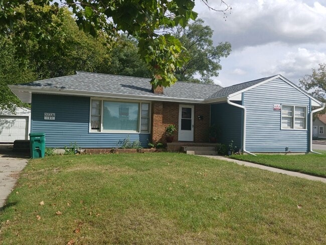 Primary Photo - 104 Colorado Ave