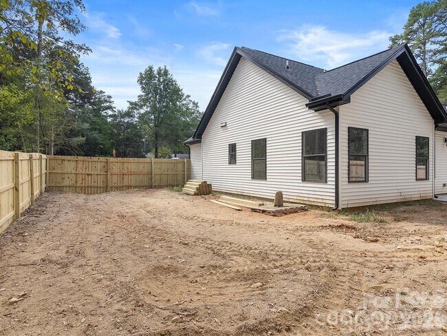 Building Photo - 812 Winding Brook Rd