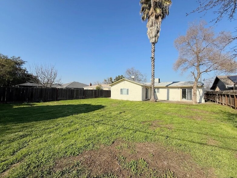 Building Photo - 2559 Ballantyne Dr