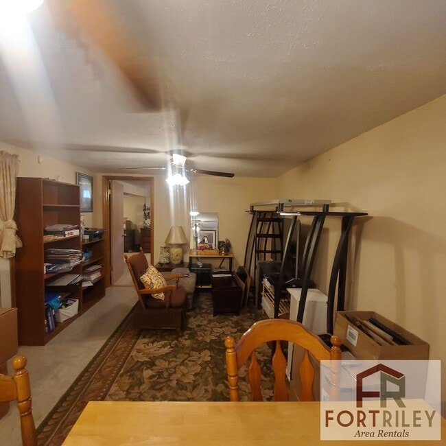 Building Photo - Spacious home for rent!