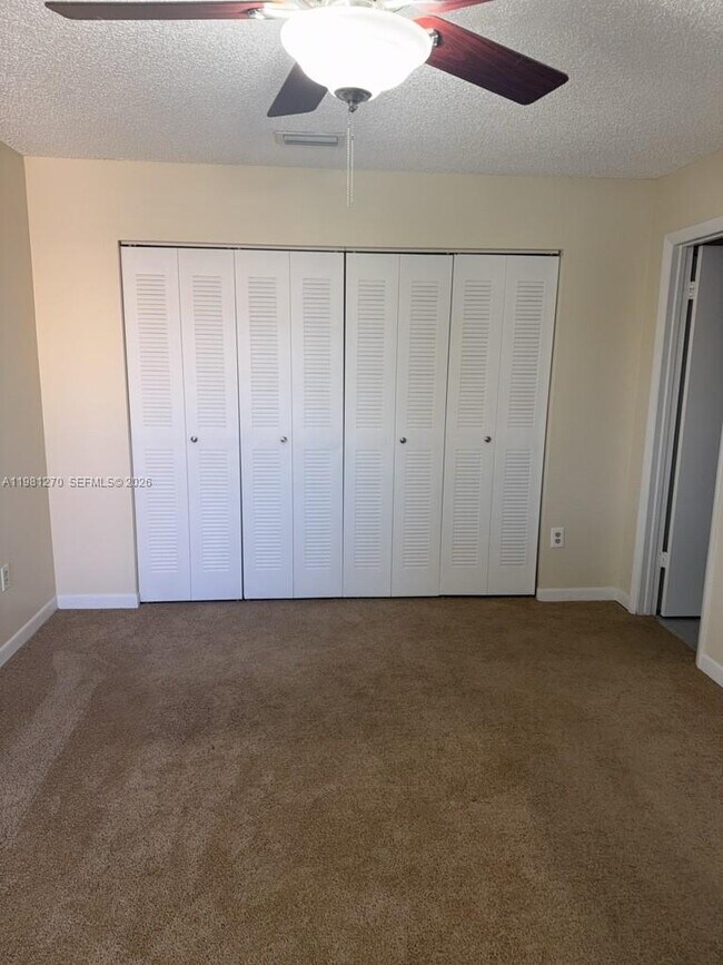 Building Photo - 1017 Washington Cir