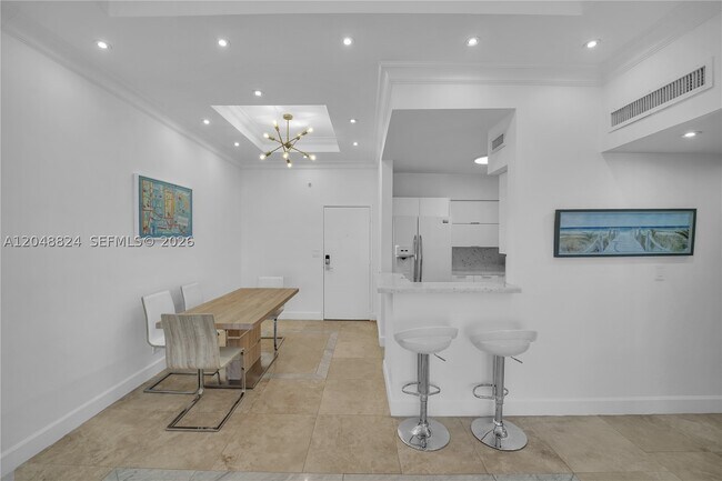 Building Photo - 1500 Bay Dr E