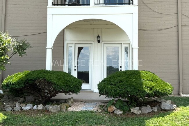 Building Photo - BEAUTIFUL, UPDATED 2 BEDROOM CONDO IN CHEROKEE AT WESTCLIFF