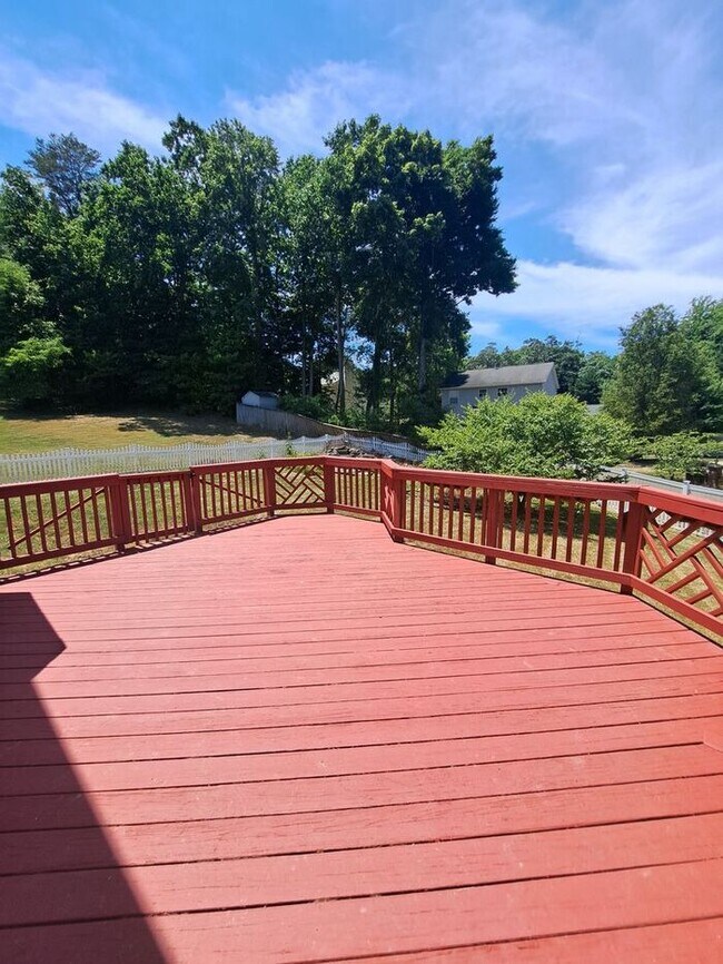 Building Photo - Amazing 4 Bedroom, 4 Bath SFH Corner Lot, ...