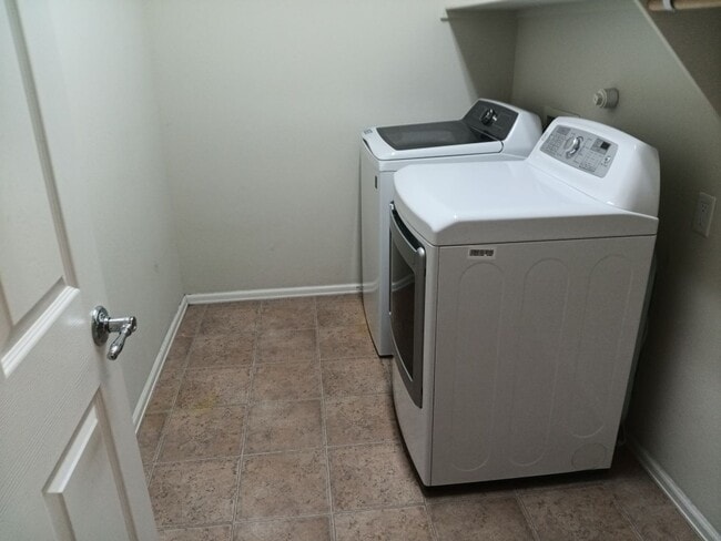 Building Photo - Four bedroom - Two bath, in Rio Rancho, St...