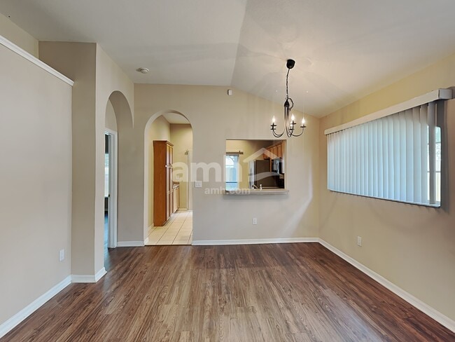 Building Photo - 6911 Exeter Park Pl