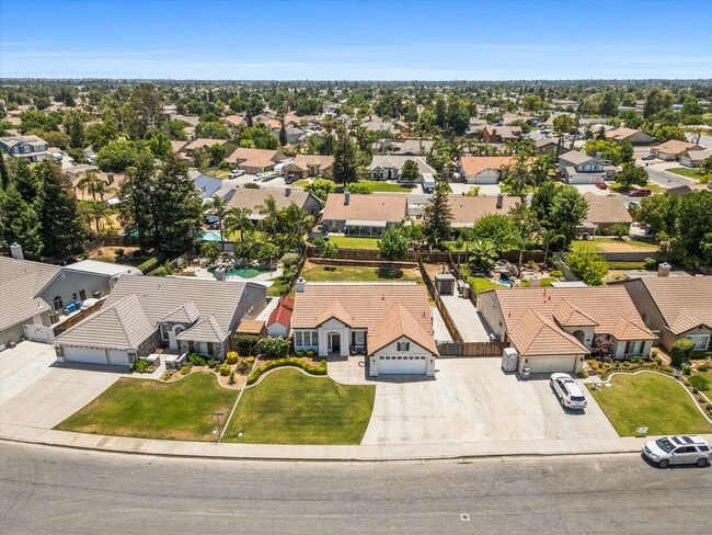 Building Photo - 10303 Roehampton Ave