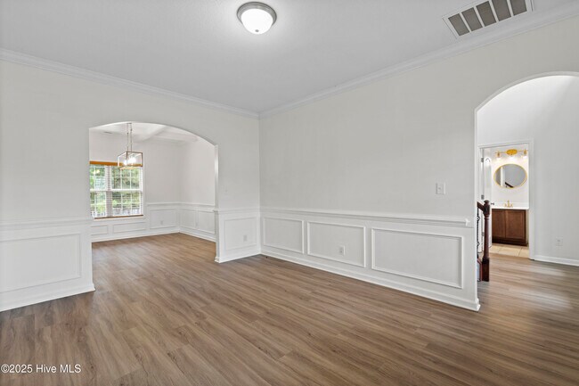 Building Photo - 207 Riverstone Ct