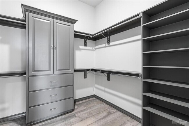 Building Photo - 19 W Red River Ave