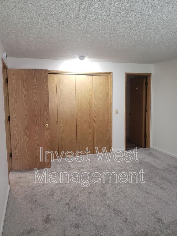 Building Photo - 1714 SE 145th Ct