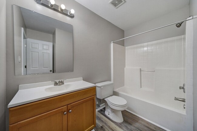 Building Photo - Lovely 4 Bed 2 Bath Home in Charlotte!