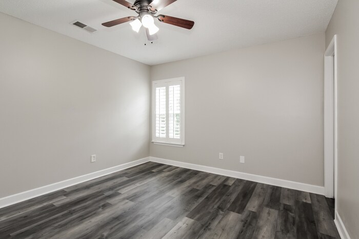 Building Photo - 525 Danfield Dr