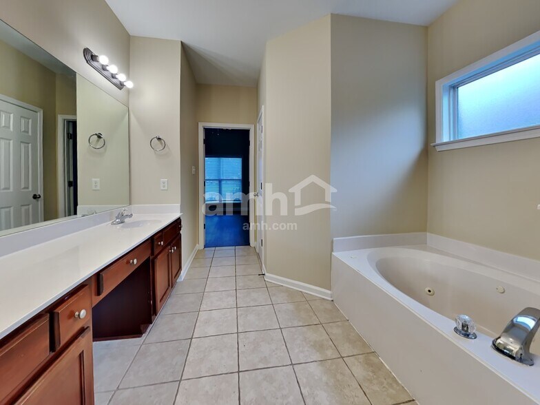 Building Photo - 1166 Havenwood Dr