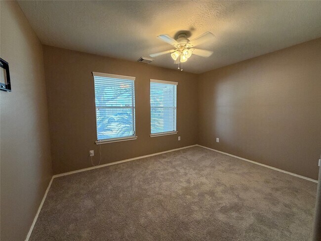 Building Photo - 9510 Barr Spring Dr