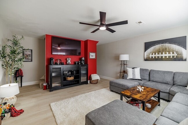 Building Photo - 2165 S Milledge Ave