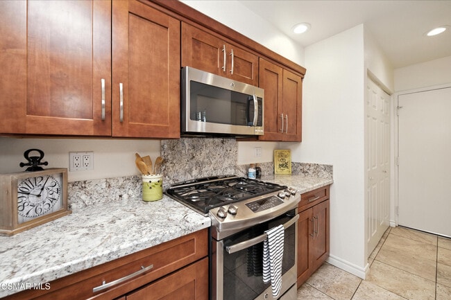 Building Photo - 28763 Conejo View Dr